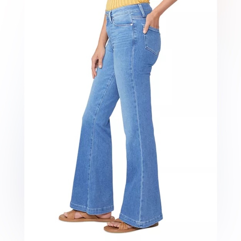 PAIGE Genevieve Light Blue Flare Jeans 27” Inseam